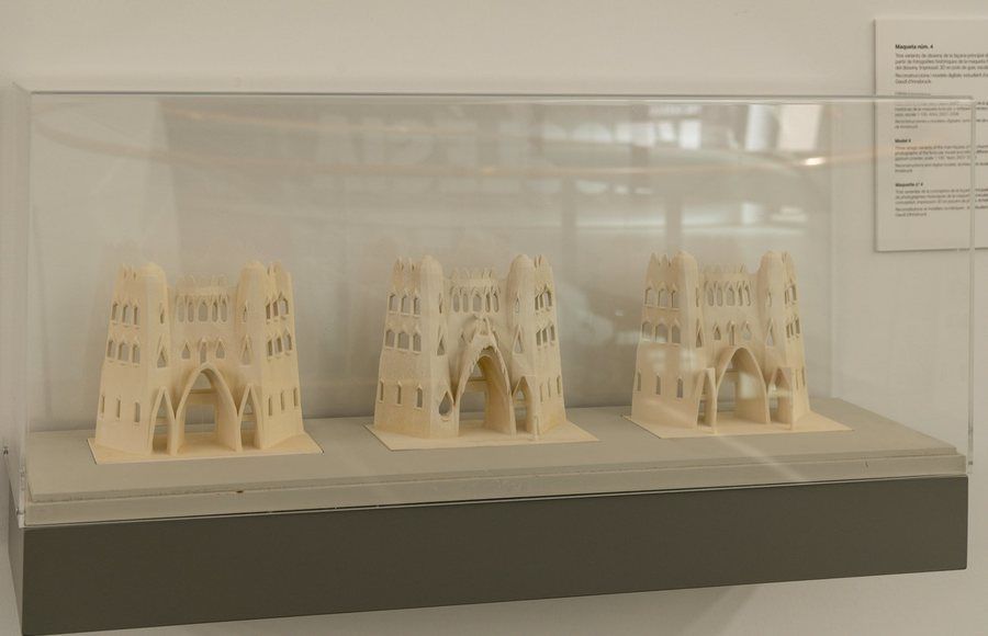 Tres variantes del pórtico frontal
