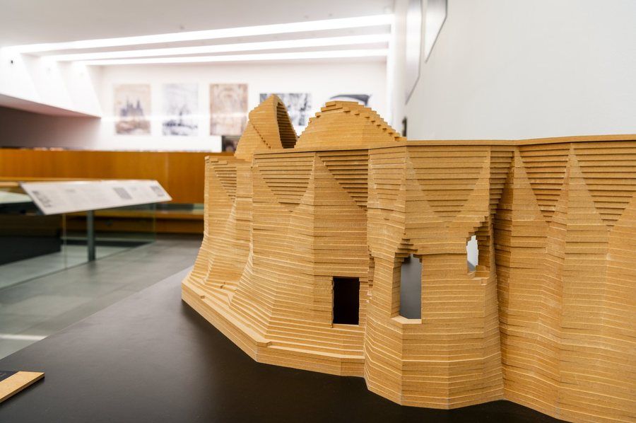 Maqueta del muro como estructura plegada
