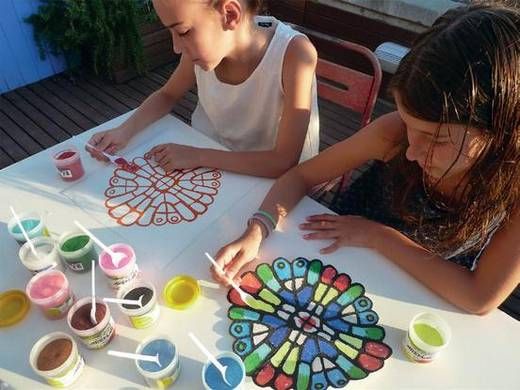 Vidrieras de colores de la Cripta